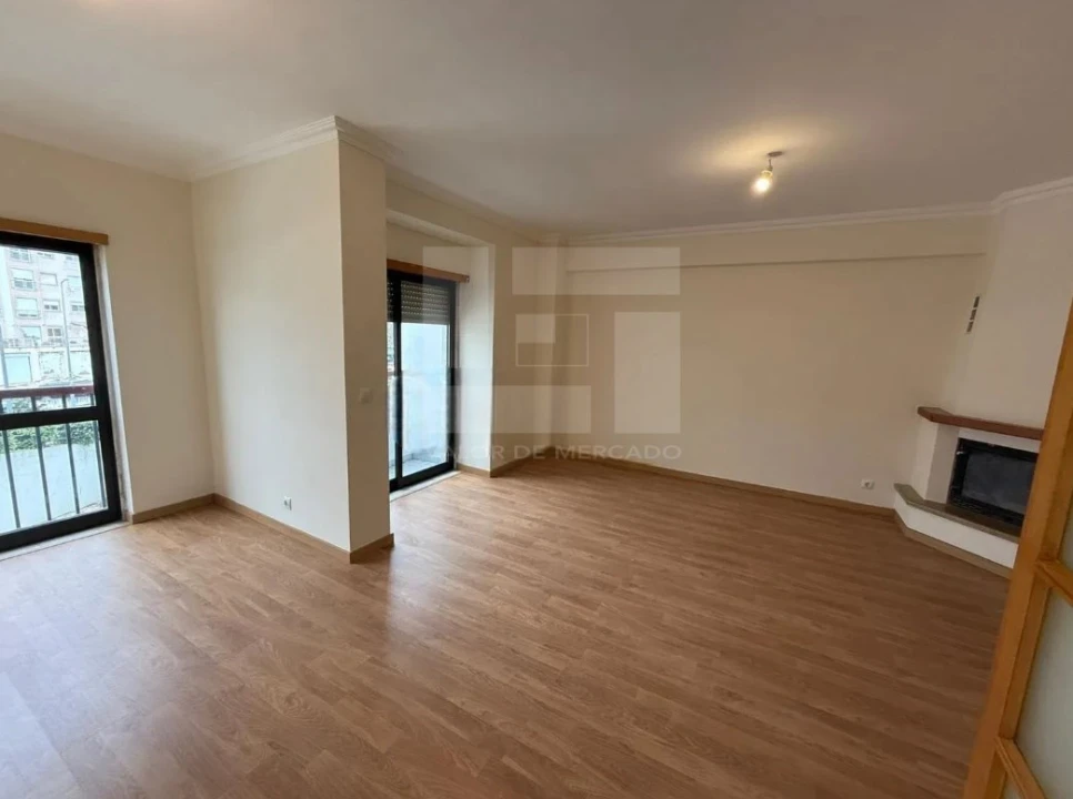 Apartamento T3 para Venda em Rio de Mouro Foto 2