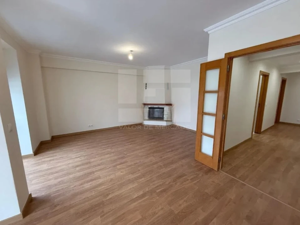 Apartamento T3 para Venda em Rio de Mouro Foto 3