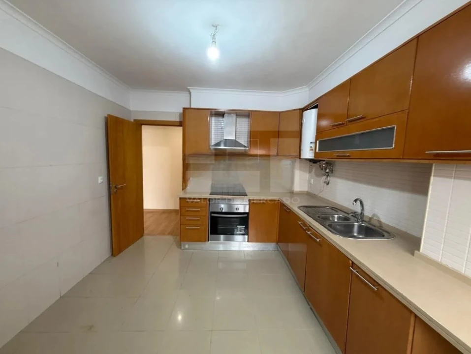 Apartamento T3 para Venda em Rio de Mouro Foto 6