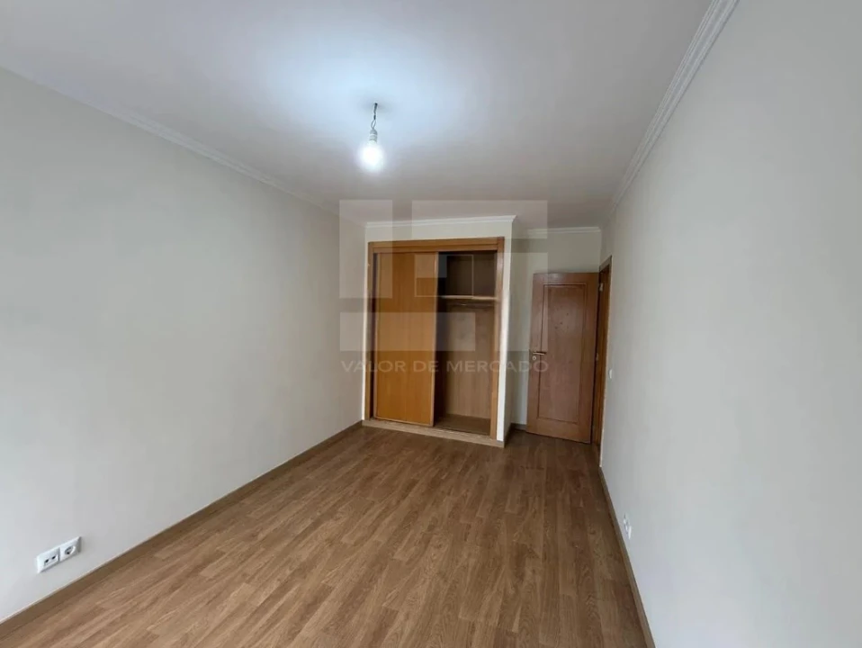 Apartamento T3 para Venda em Rio de Mouro Foto 7