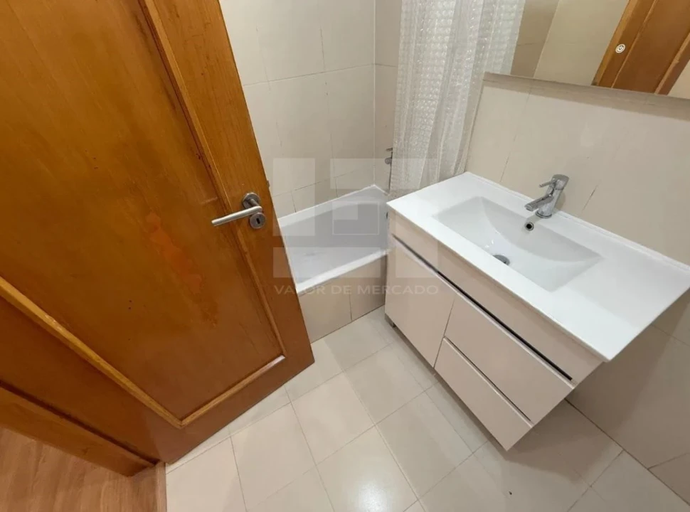 Apartamento T3 para Venda em Rio de Mouro Foto 9