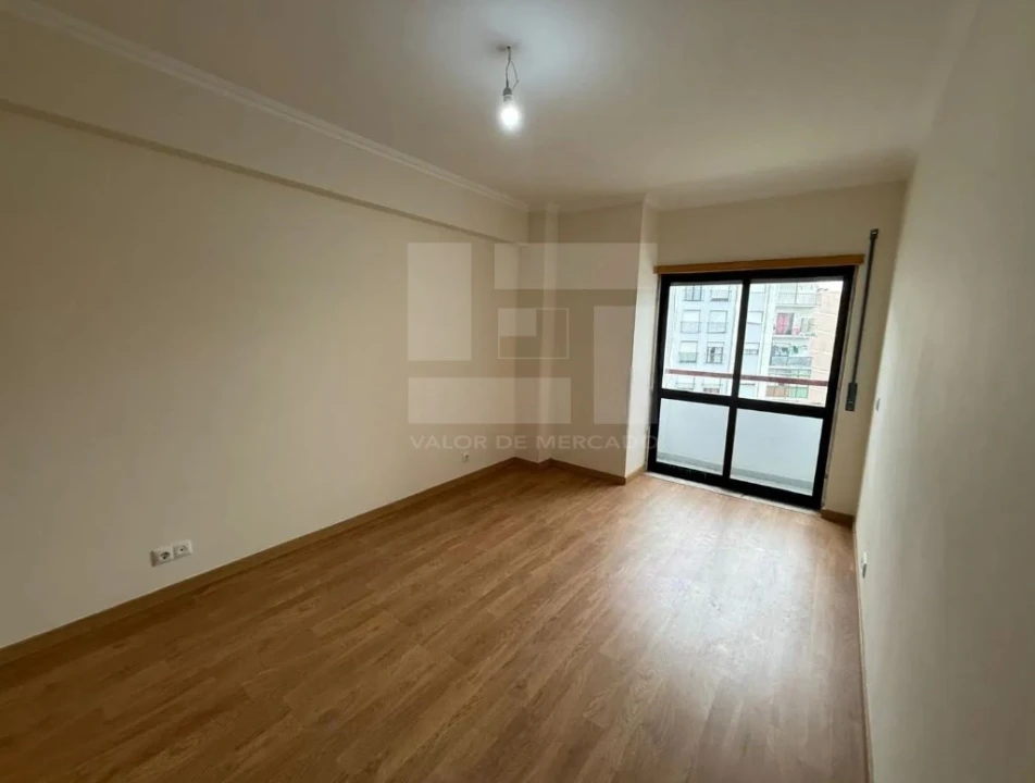 Apartamento T3 para Venda em Rio de Mouro Foto 14