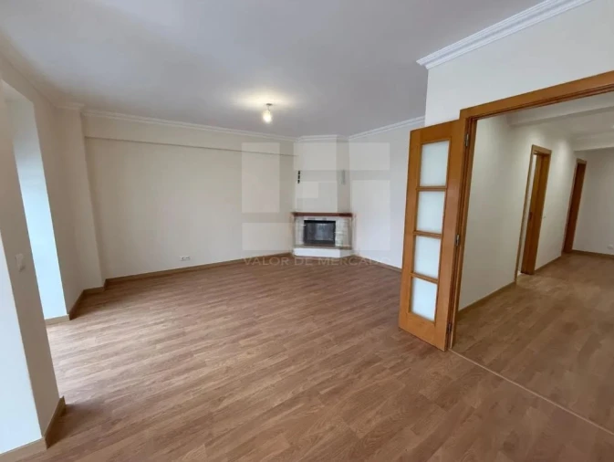 Apartamento T3 para Venda em Rio de Mouro Foto 3