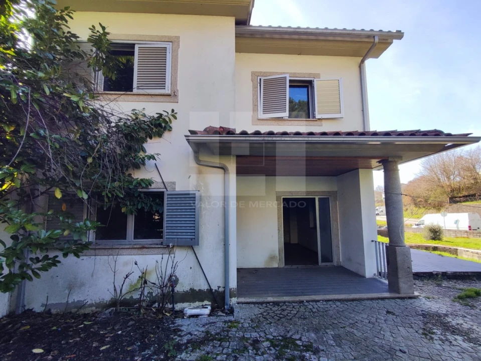 Moradia T4 para Venda em Castro Daire Foto 4