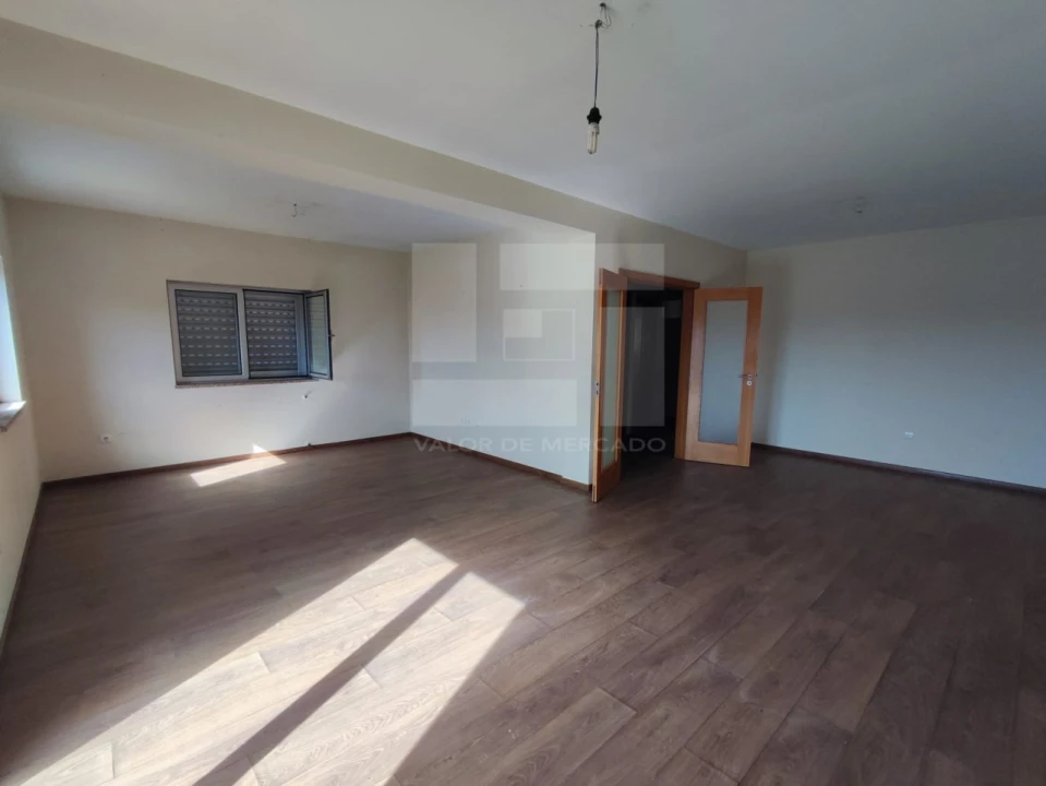 Moradia T4 para Venda em Castro Daire Foto 8