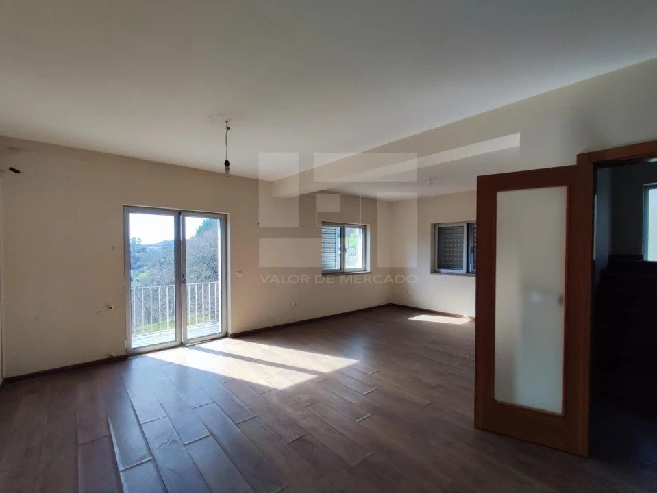 Moradia T4 para Venda em Castro Daire Foto 10