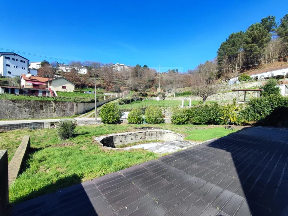 Moradia T4 para Venda em Castro Daire Foto 48