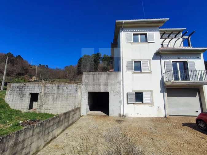 Moradia T4 para Venda em Castro Daire Foto 6