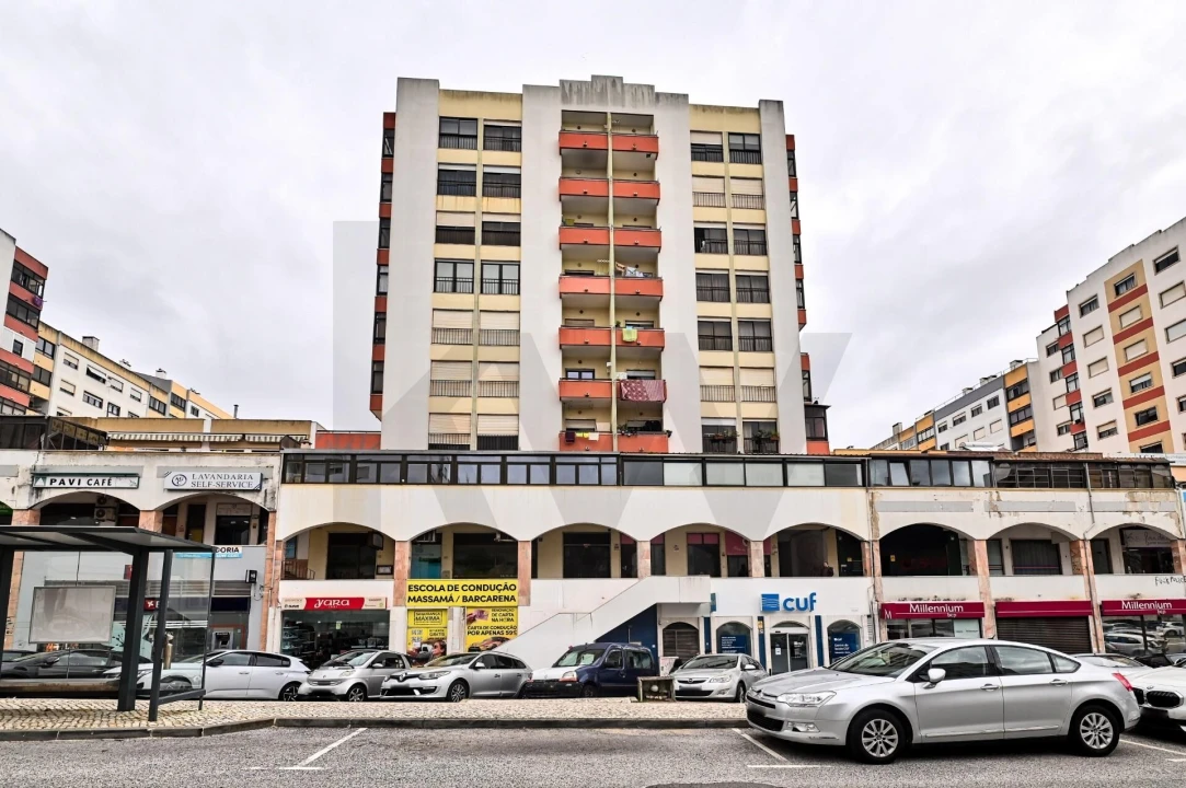 Loja para Venda em Massamá e Monte Abraão Foto 1