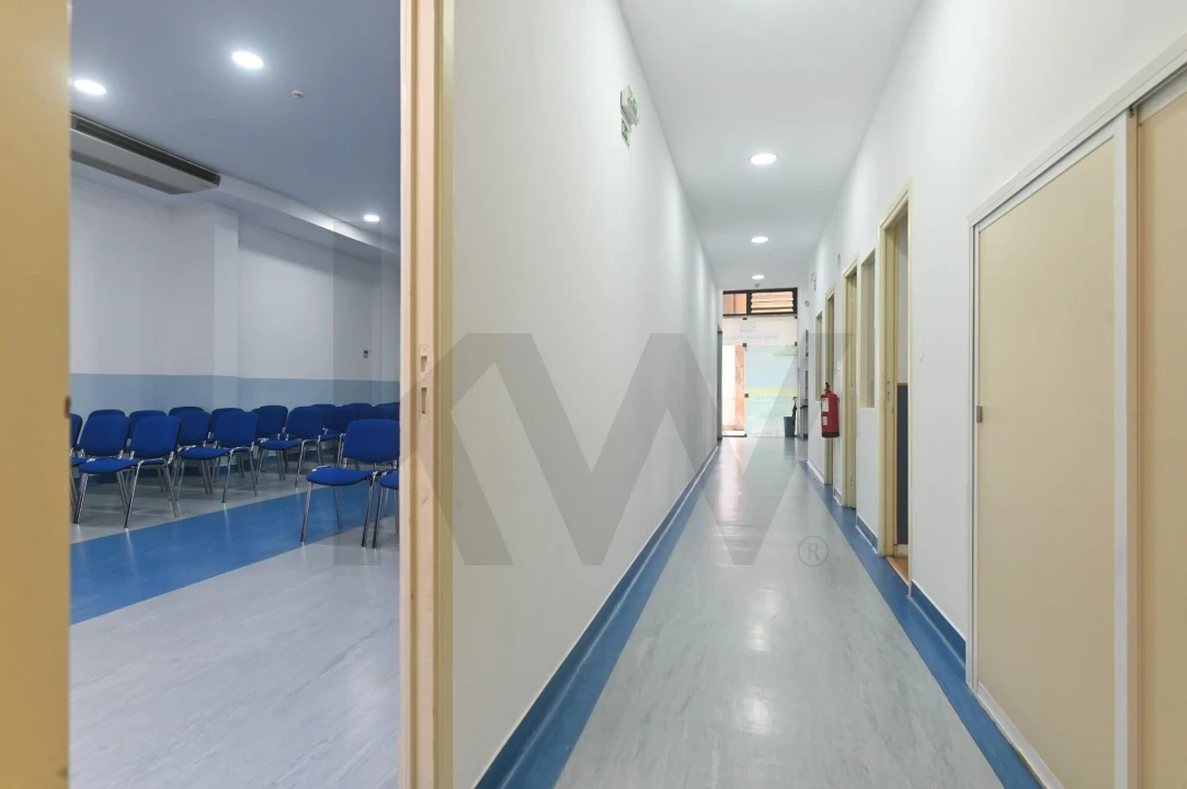 Loja para Venda em Massamá e Monte Abraão Foto 10