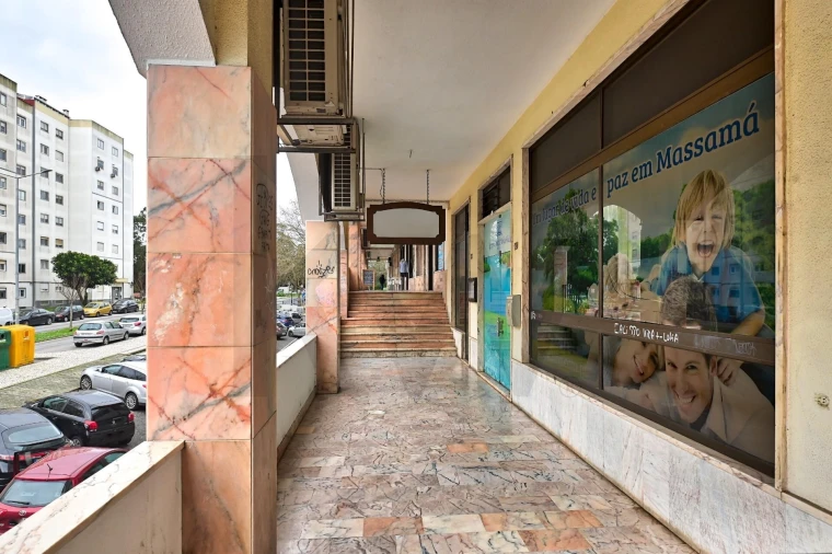 Loja para Venda em Massamá e Monte Abraão Foto 20