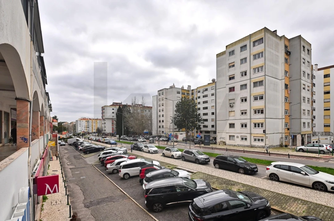 Loja para Venda em Massamá e Monte Abraão Foto 3