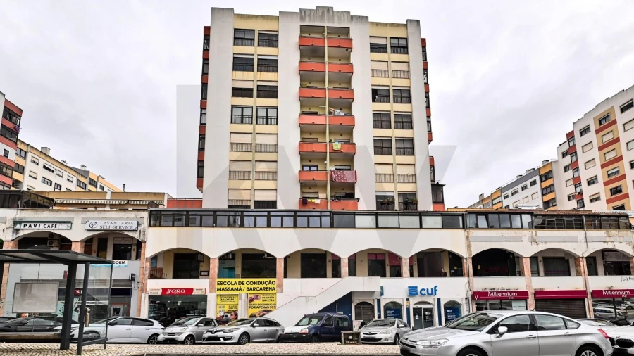 Loja para Venda em Massamá e Monte Abraão
