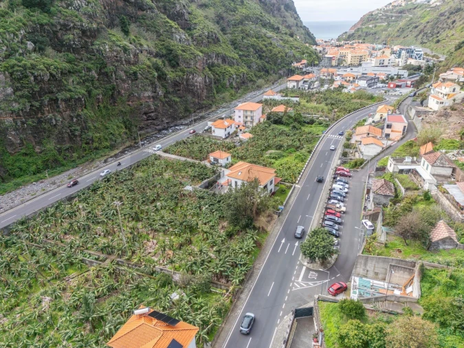 Terreno para Venda em Ribeira Brava Foto 1