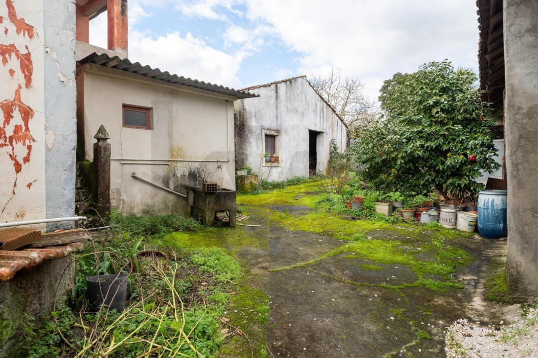 Moradia T5 para Venda em Arneiro das Milhariças Foto 12