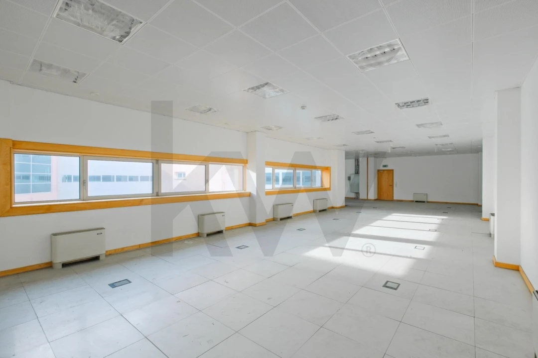 Escritório para Arrendamento em Rio de Mouro Foto 19