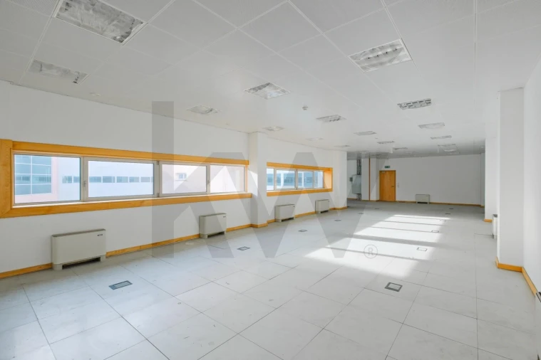 Escritório para Arrendamento em Rio de Mouro Foto 19