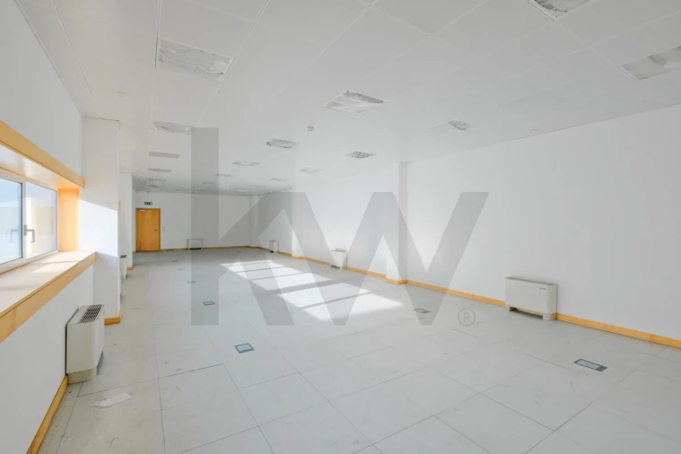 Escritório para Arrendamento em Rio de Mouro Foto 18