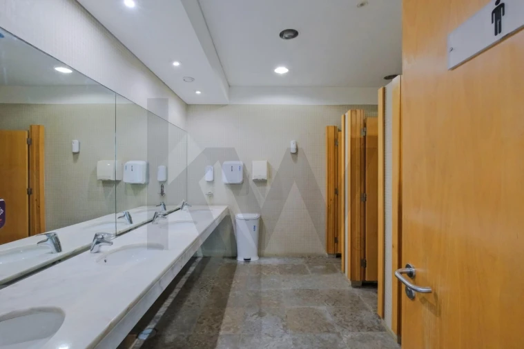 Escritório para Arrendamento em Rio de Mouro Foto 10