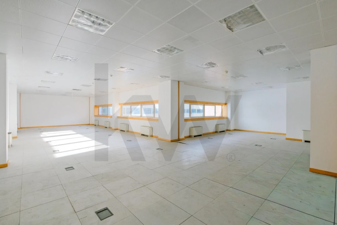 Escritório para Arrendamento em Rio de Mouro Foto 14