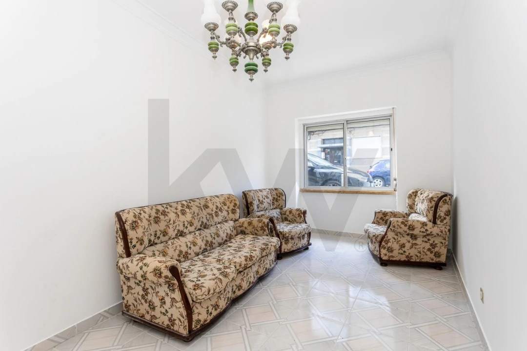 Apartamento T2 para Venda em Queluz e Belas Foto 1