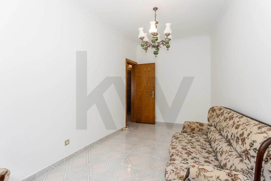 Apartamento T2 para Venda em Queluz e Belas Foto 2