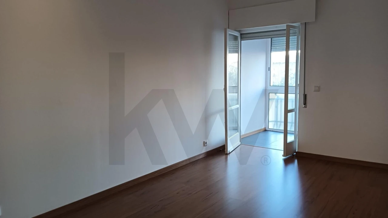 Apartamento T2 para Arrendamento em Lumiar Foto 10