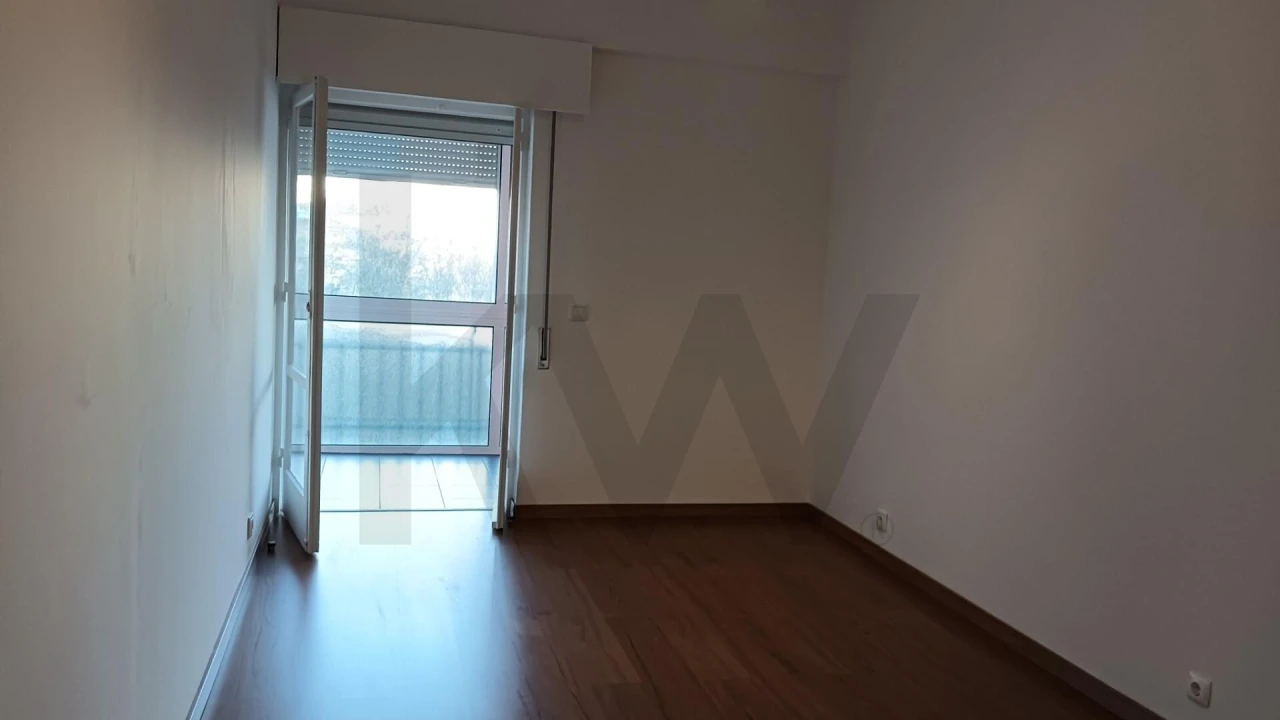 Apartamento T2 para Arrendamento em Lumiar Foto 9