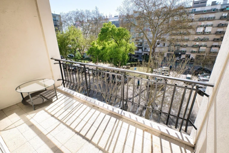 Apartamento T2 para Arrendamento em Lumiar Foto 4