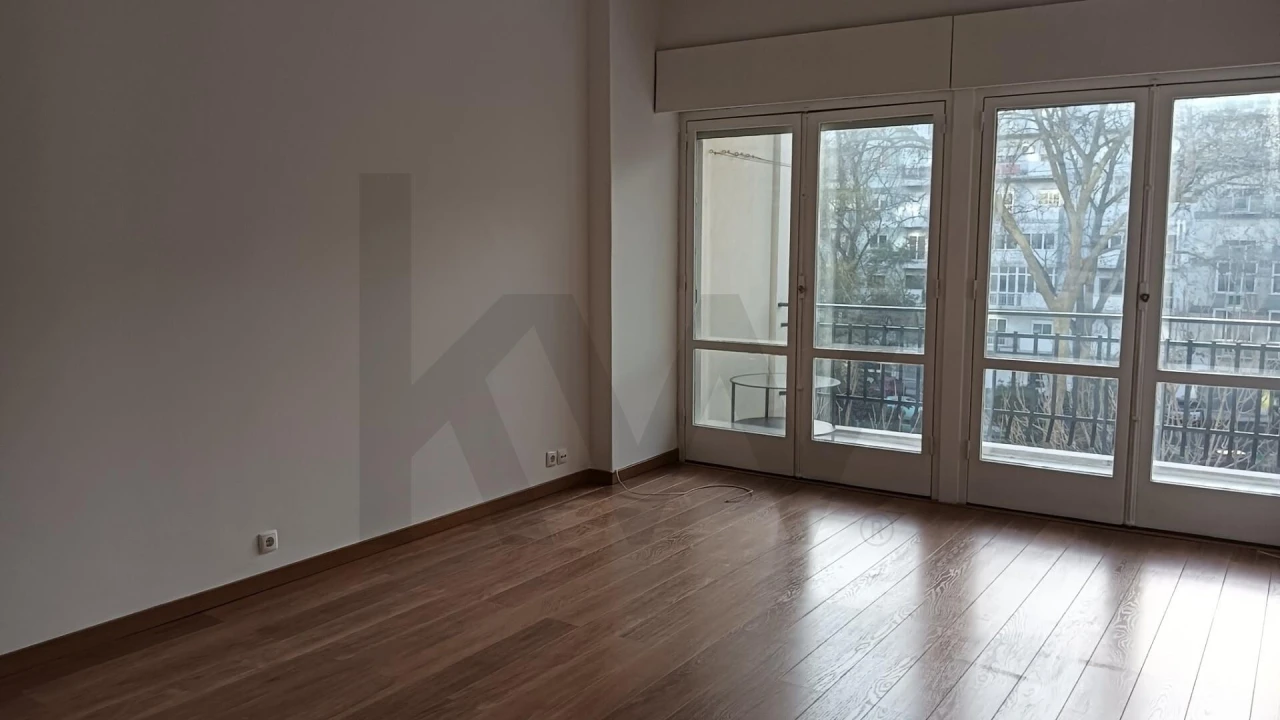 Apartamento T2 para Arrendamento em Lumiar Foto 1