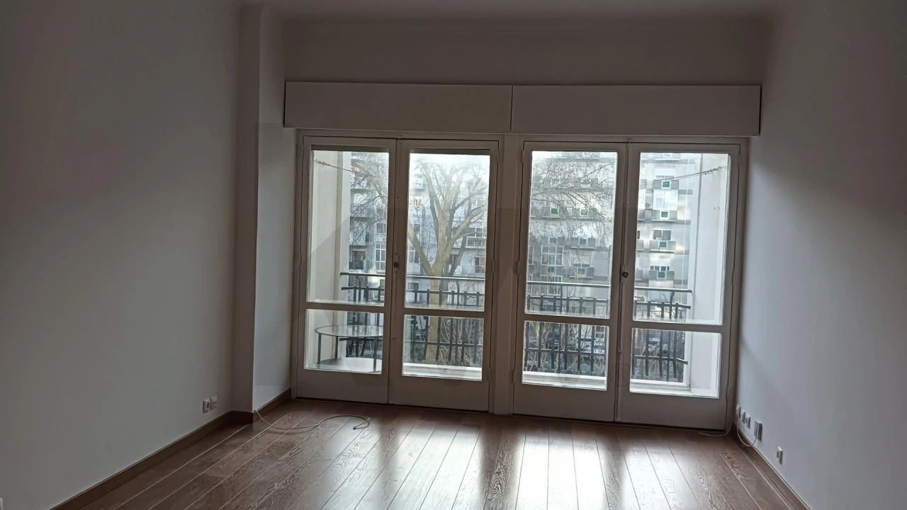 Apartamento T2 para Arrendamento em Lumiar Foto 2