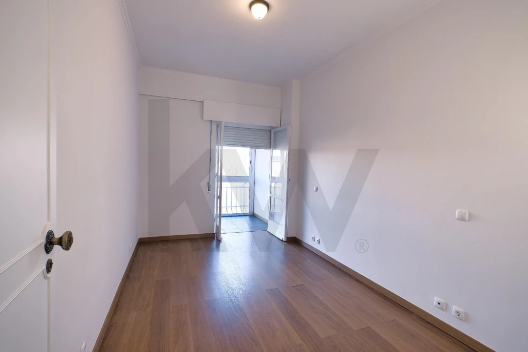 Apartamento T2 para Arrendamento em Lumiar Foto 12