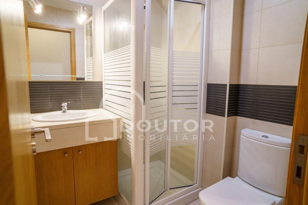 Apartamento T2 para Venda em São Martinho Foto 18