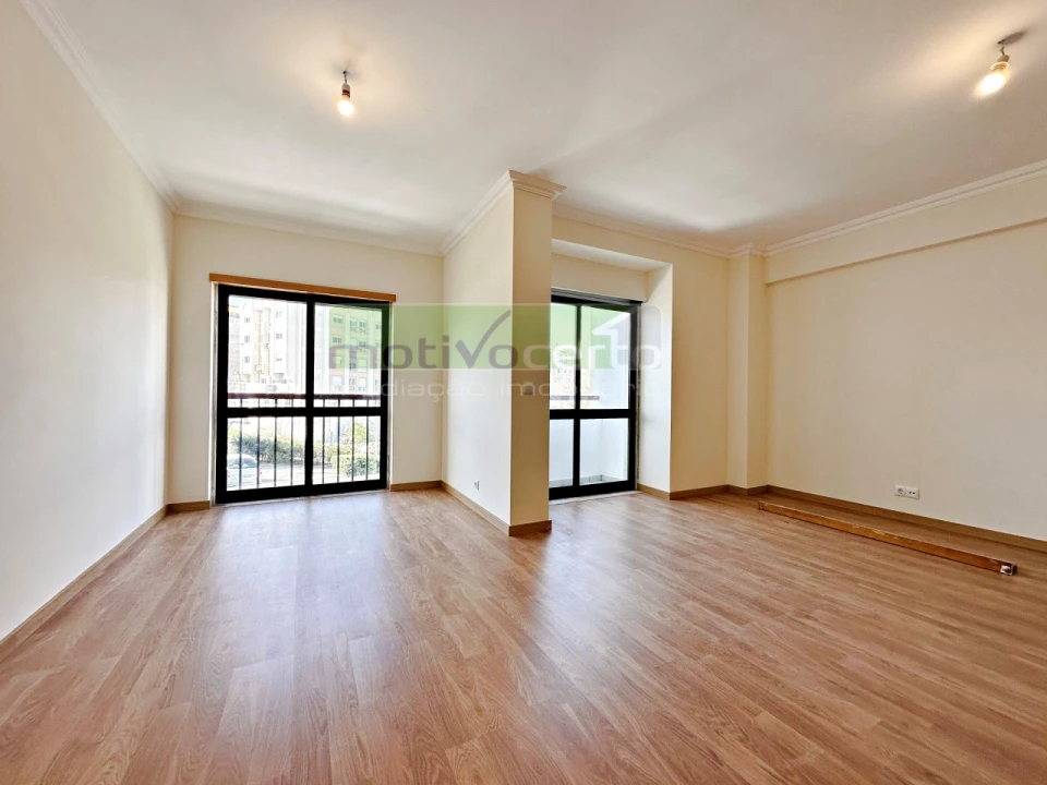 Apartamento T3 para Venda em Rio de Mouro Foto 4