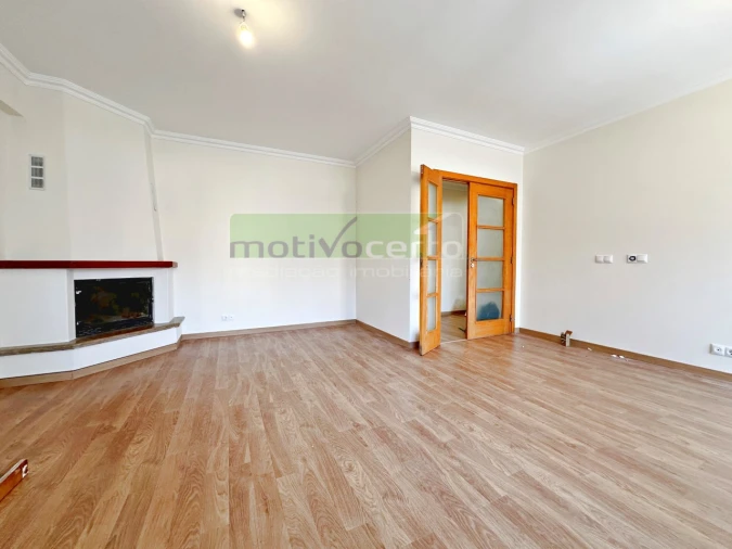 Apartamento T3 para Venda em Rio de Mouro Foto 2