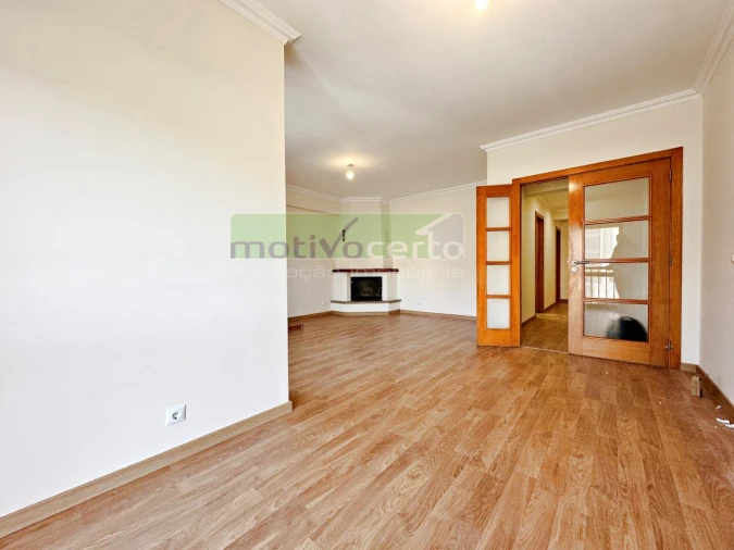 Apartamento T3 para Venda em Rio de Mouro Foto 3