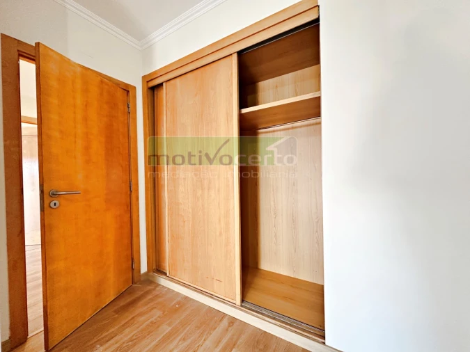 Apartamento T3 para Venda em Rio de Mouro Foto 17