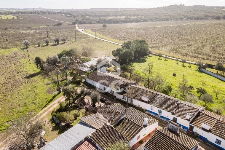 Moradia T4 para Venda em São Domingos de Ana Loura