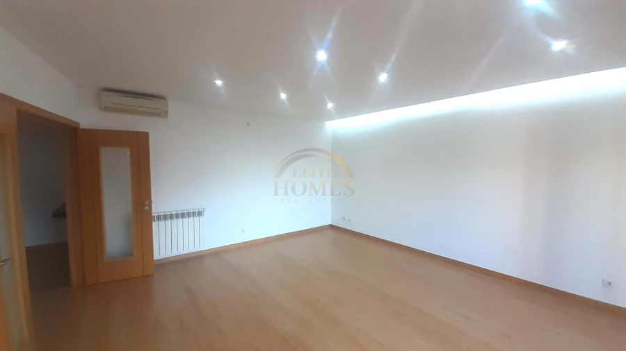 Apartamento T3 para Venda em Odivelas Foto 2