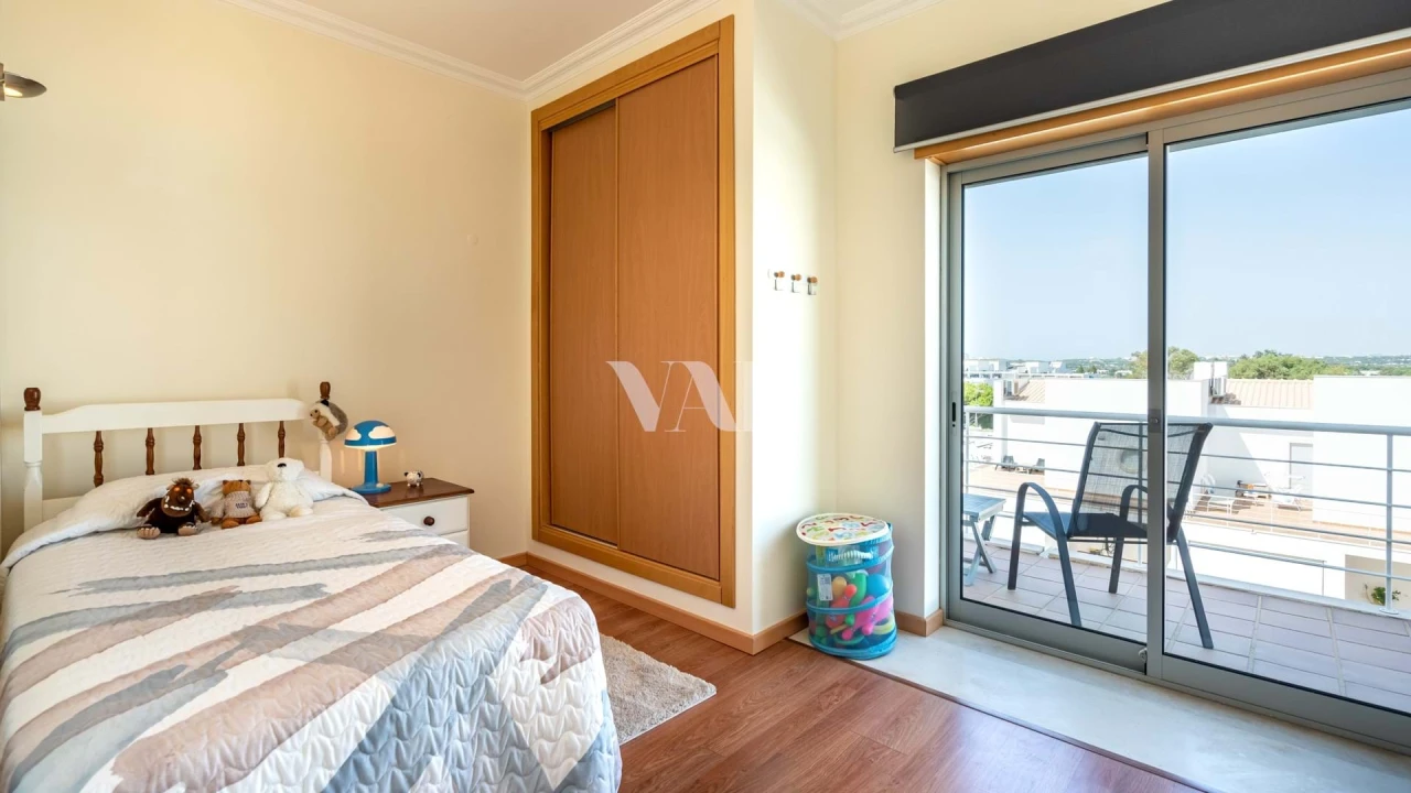 Moradia T5 para Venda em Quarteira Foto 14