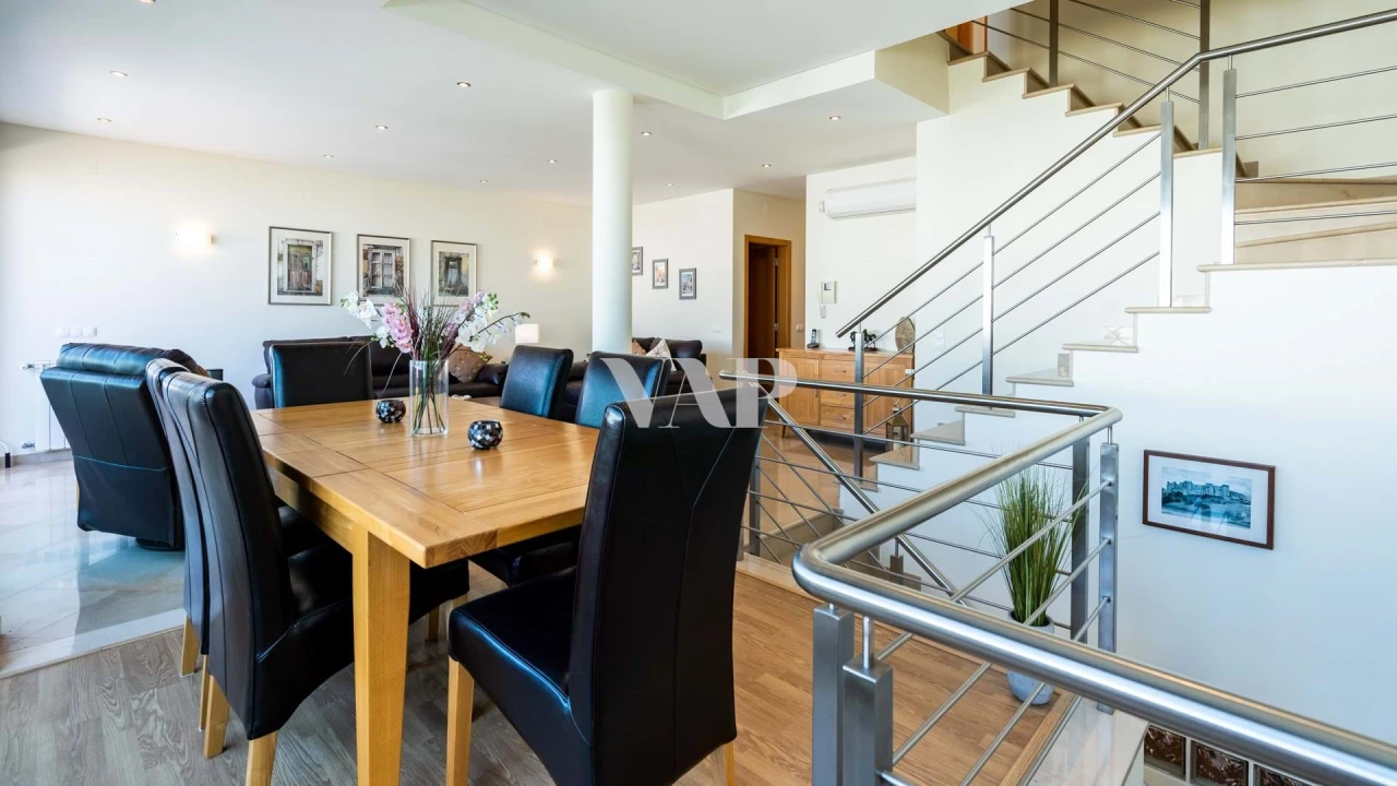 Moradia T5 para Venda em Quarteira Foto 7