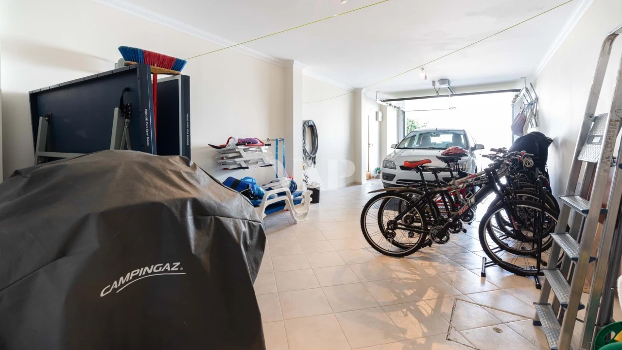 Moradia T5 para Venda em Quarteira Foto 28