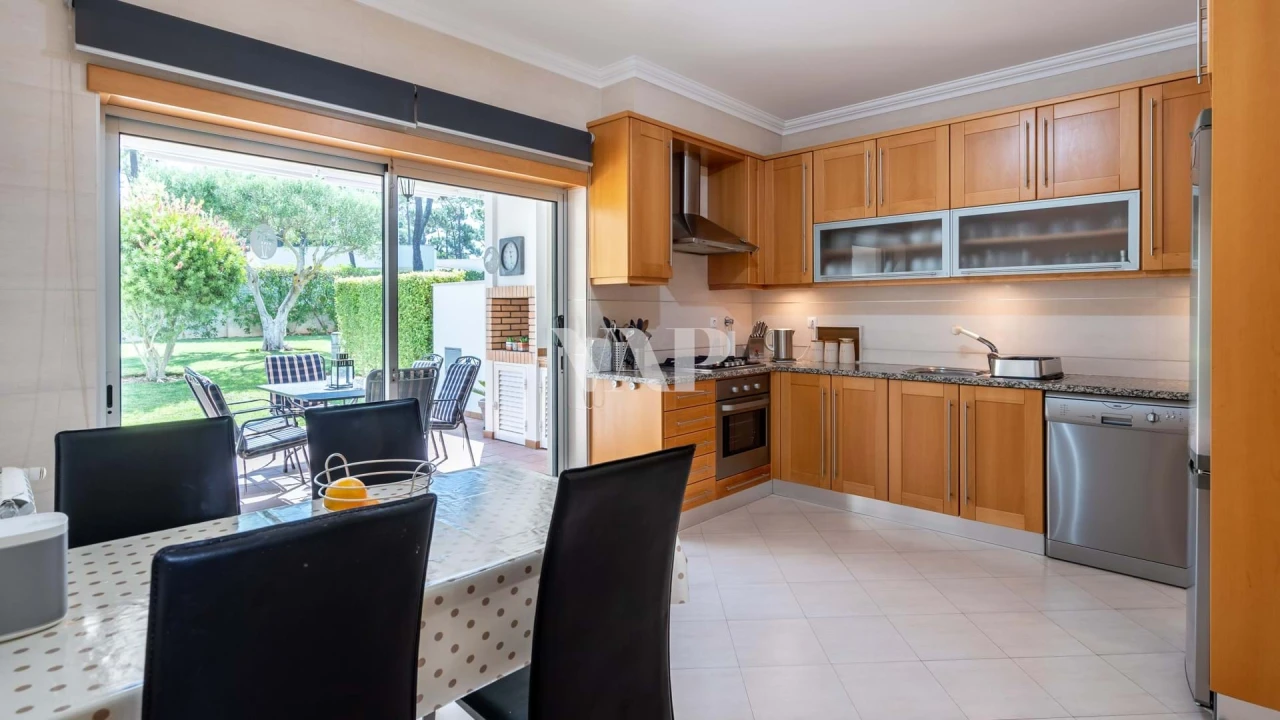 Moradia T5 para Venda em Quarteira Foto 3