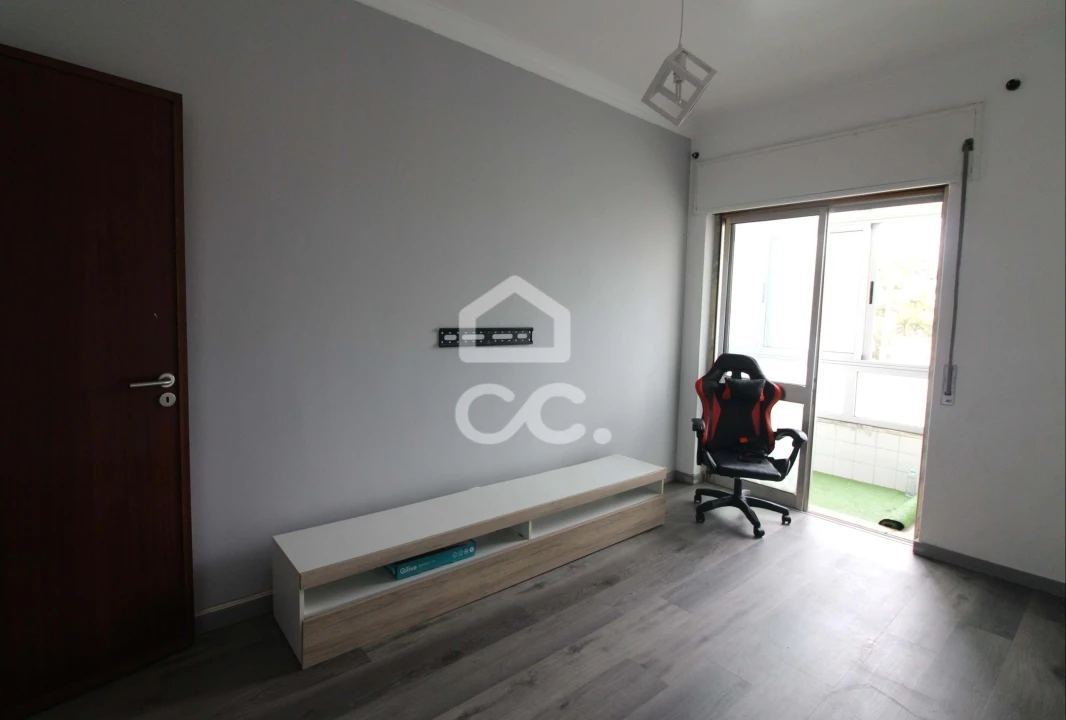 Apartamento T2 para Arrendamento em Amora Foto 6