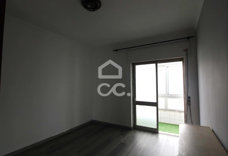Apartamento T2 para Arrendamento em Amora Foto 8