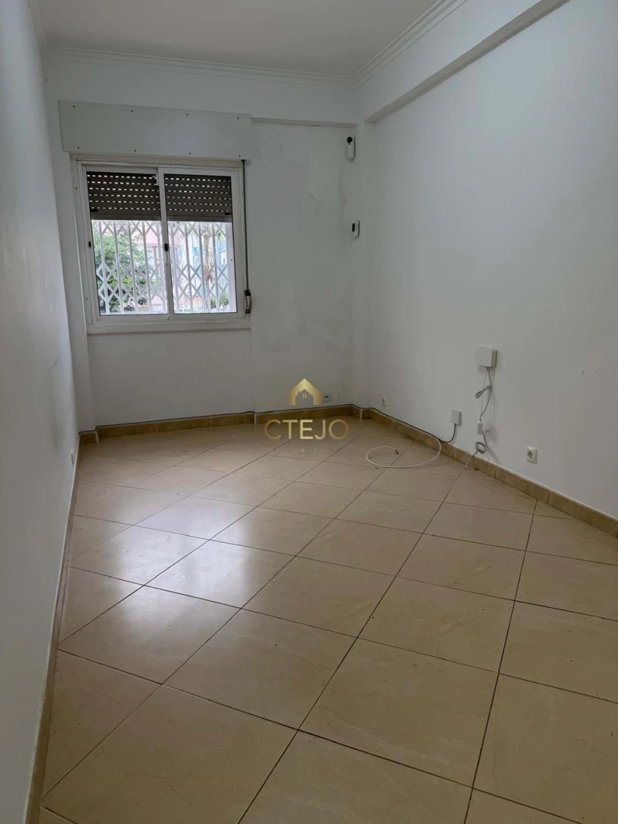 Apartamento T1 para Venda em Águas Livres Foto 6