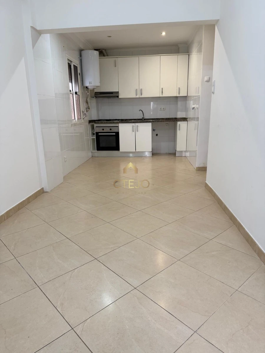 Apartamento T1 para Venda em Águas Livres Foto 2