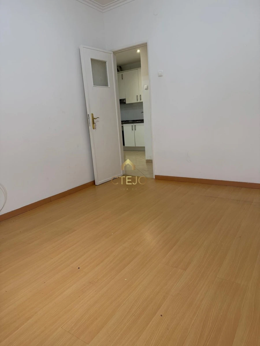 Apartamento T1 para Venda em Águas Livres Foto 3