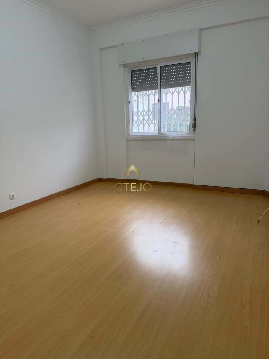 Apartamento T1 para Venda em Águas Livres Foto 5