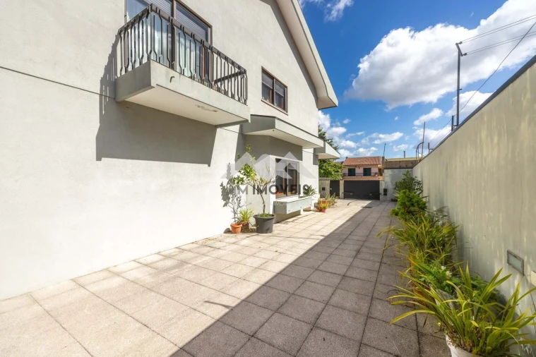 Moradia T5 para Venda em Rio Tinto Foto 40